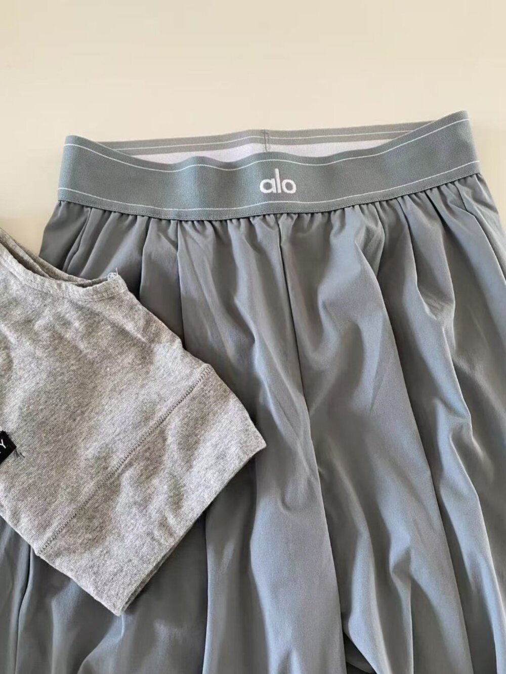 ALO Yoga Suit Up Trouser 💋Steel Grey (Regular)30 inches in length - Picture 4 of 5